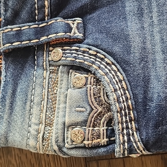 Rock Revival (Dariel) Mid-Rise skinny Jeans. Womens Size: W23x30 - Picture 7 of 9